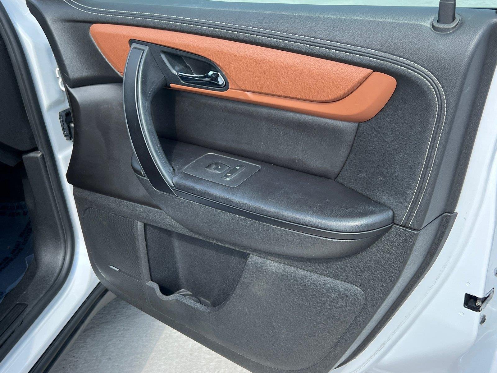 Used 2016 Iridescent Pearl Tricoat Chevrolet LT image 14