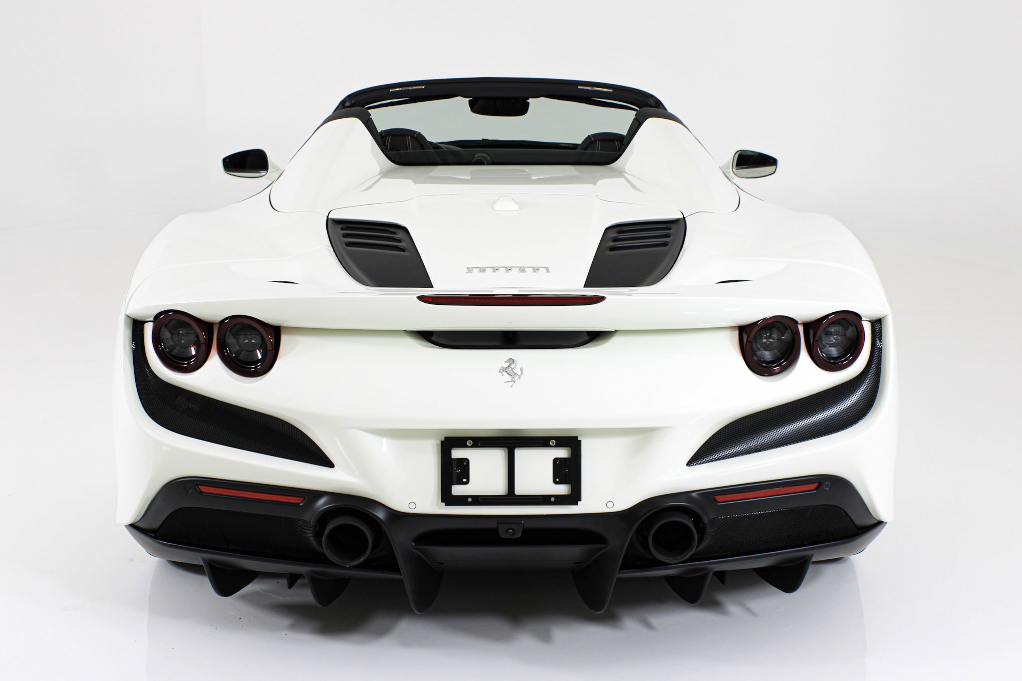 Used 2022 White Ferrari  image 37