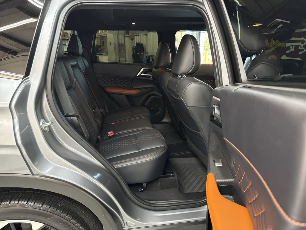 Used 2024  Mitsubishi SEL image 17