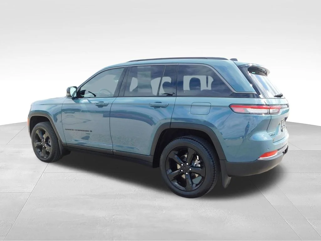 Used 2026 Steel Blue Jeep Limited image 7