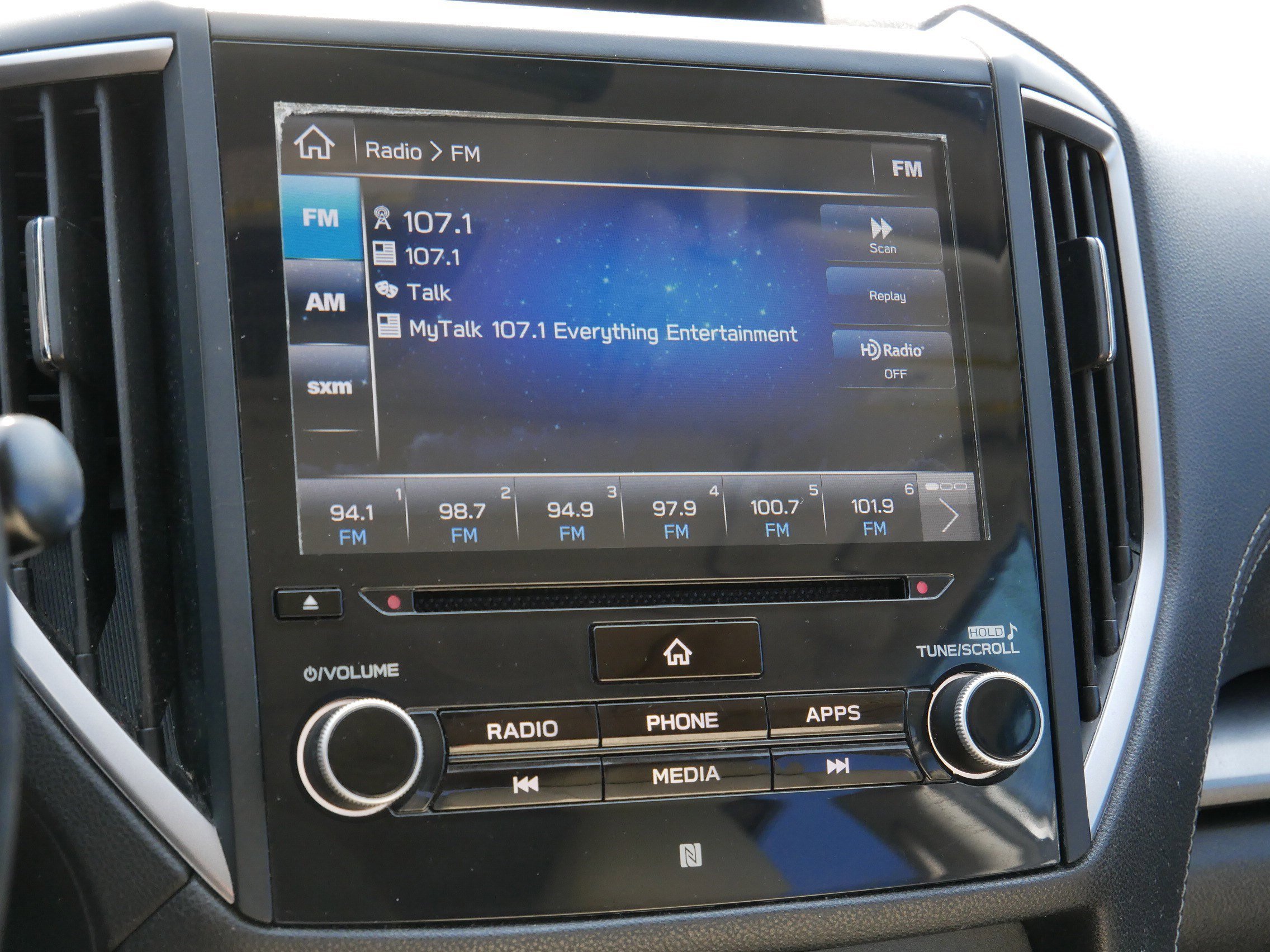 Used 2018 Crystal White Pearl Subaru Limited image 22