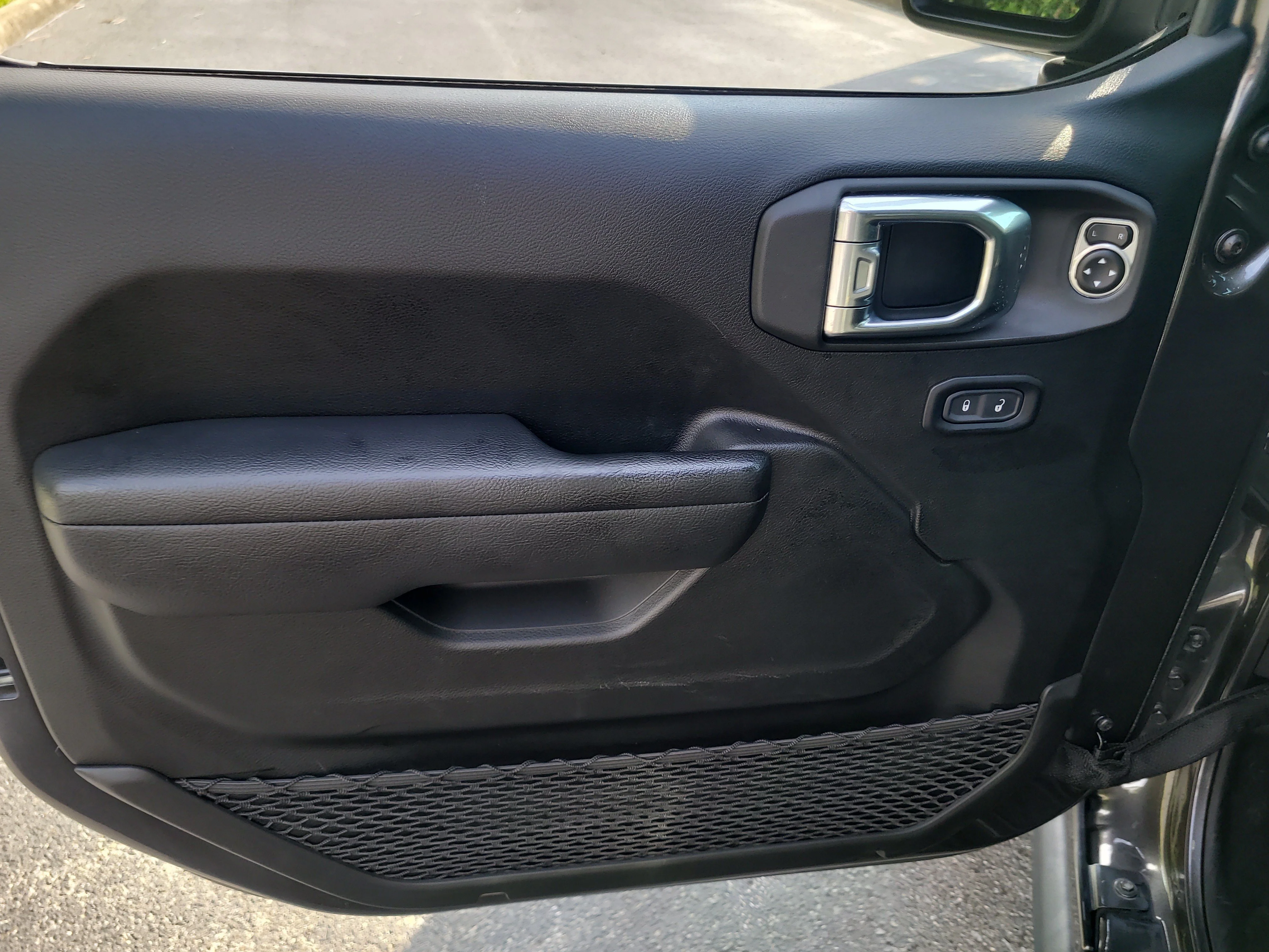 Used 2023 Granite Crystal Metallic Clearcoat Jeep Sport S image 16