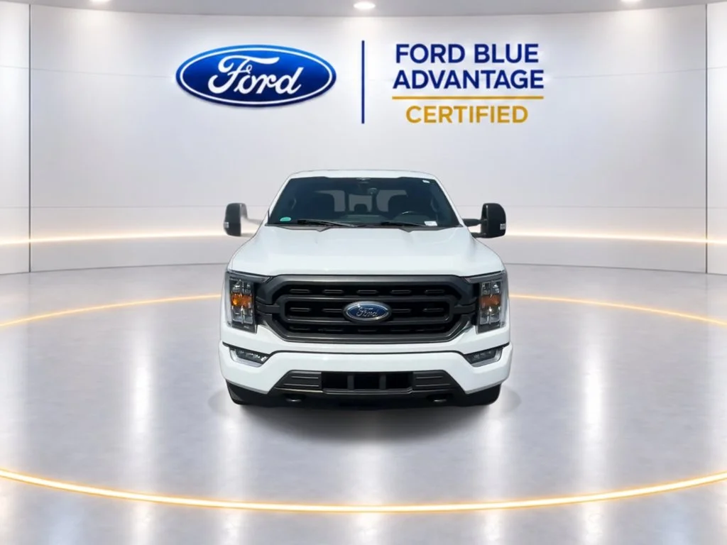 Certified Used 2023 Oxford White Ford XLT image 3