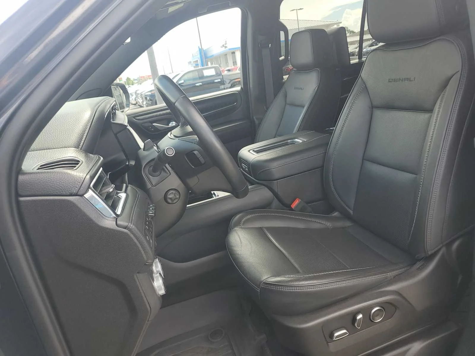 Used 2023 TITANIUM RUSH METALLIC GMC Denali image 21