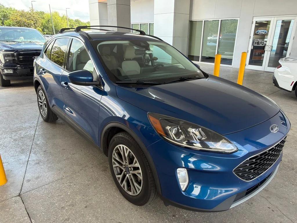 Used 2022 Blue Ford SEL image 9