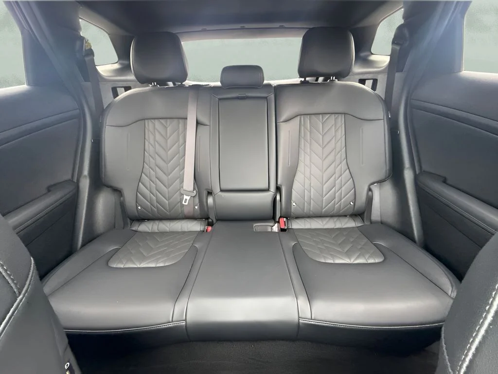 Used 2025 Red Kia X-Line image 8