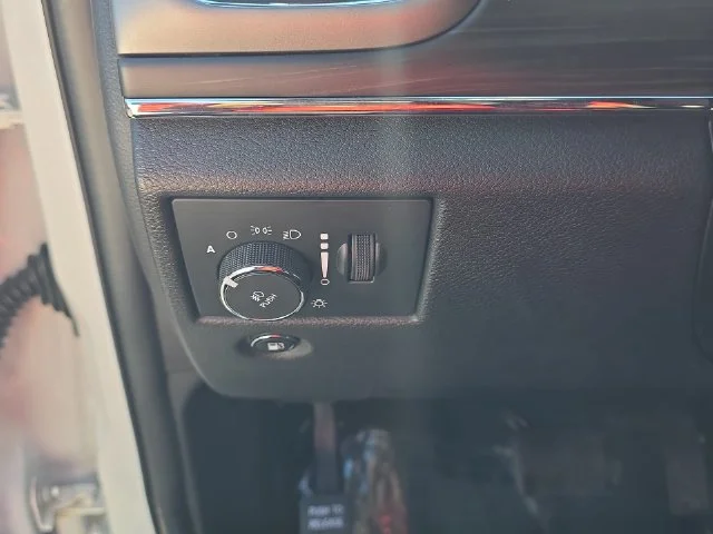 Used 2022 White Jeep Limited image 27