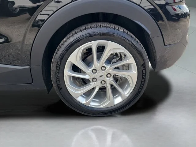 New 2027 Mosaic Black Metallic Chevrolet LT image 28