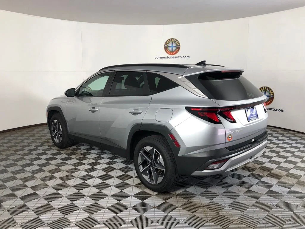 Used 2025 Silver Hyundai SEL image 18