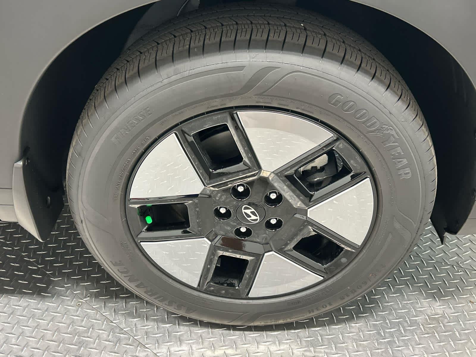 New 2026 Shimmering Silver Hyundai SEL image 23