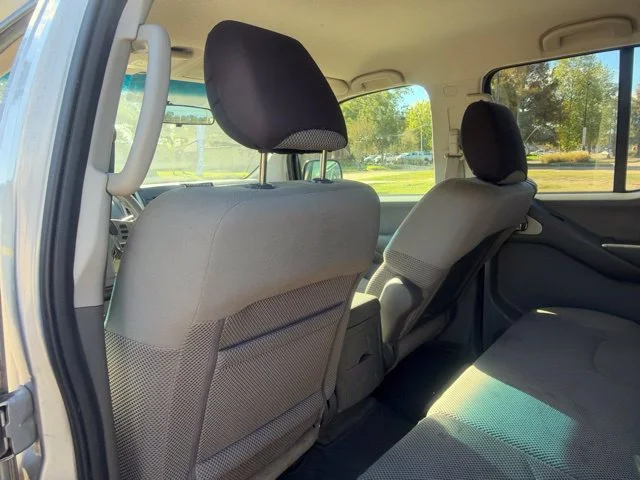Used 2010 Silver Nissan SE image 22