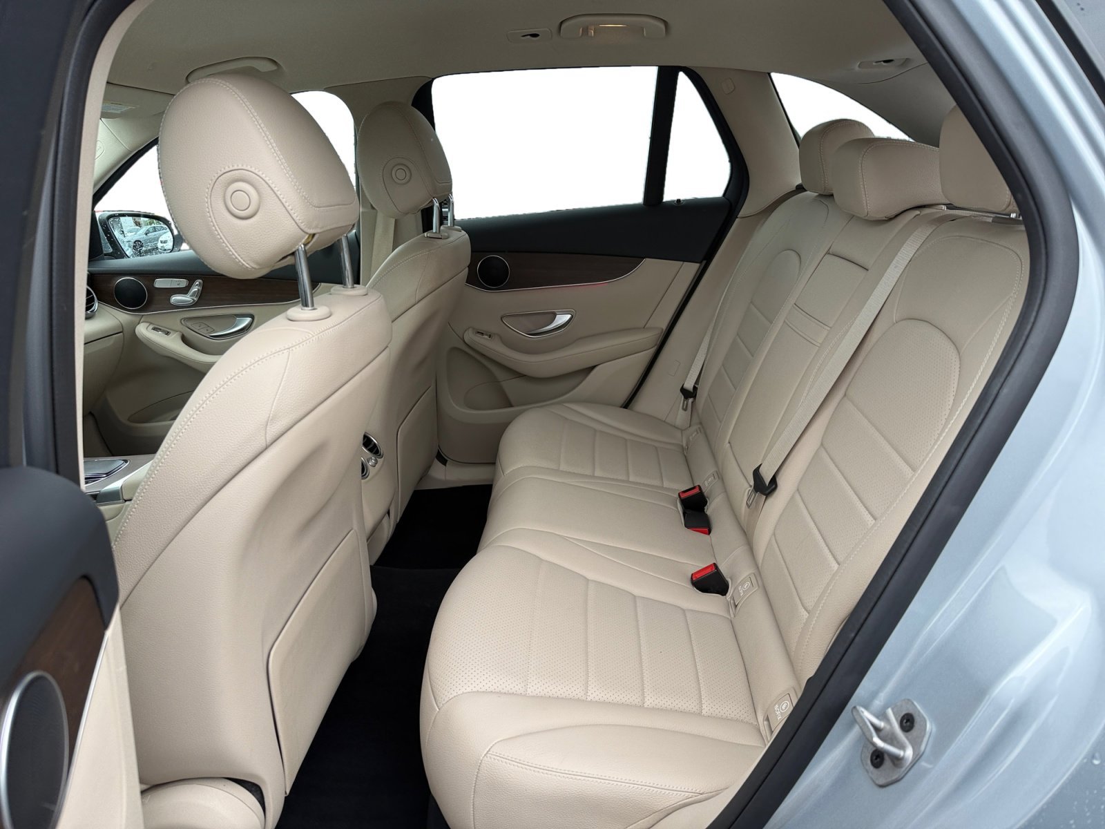 Used 2022 Cirrus Silver Metallic Mercedes-Benz GLC 300 image 16