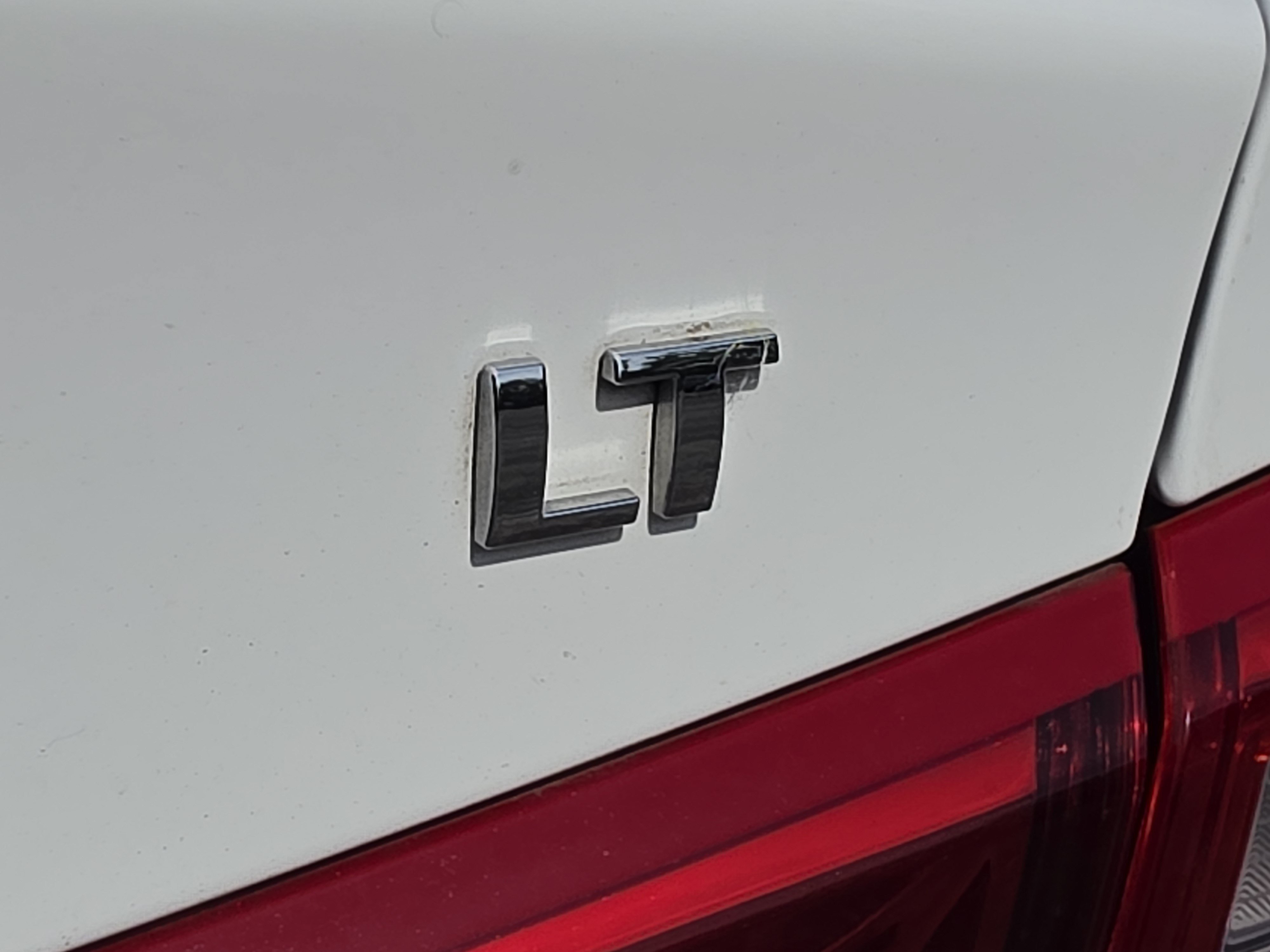 Used 2024 Summit White Chevrolet LT image 8