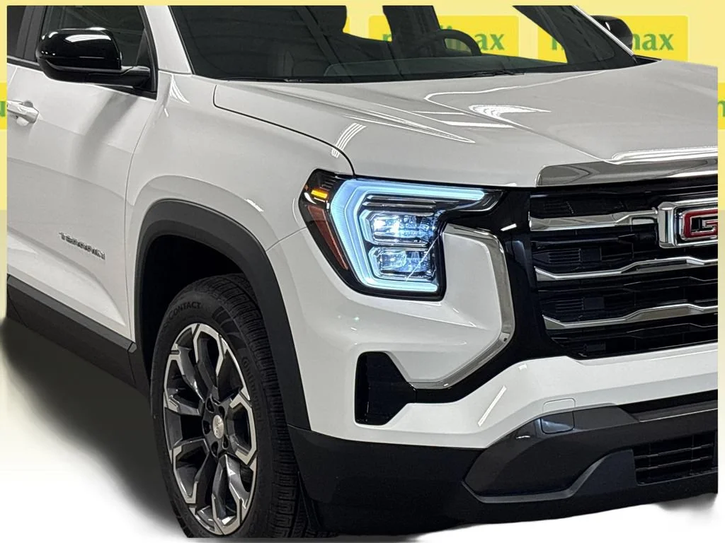New 2027 Summit White GMC Elevation image 4