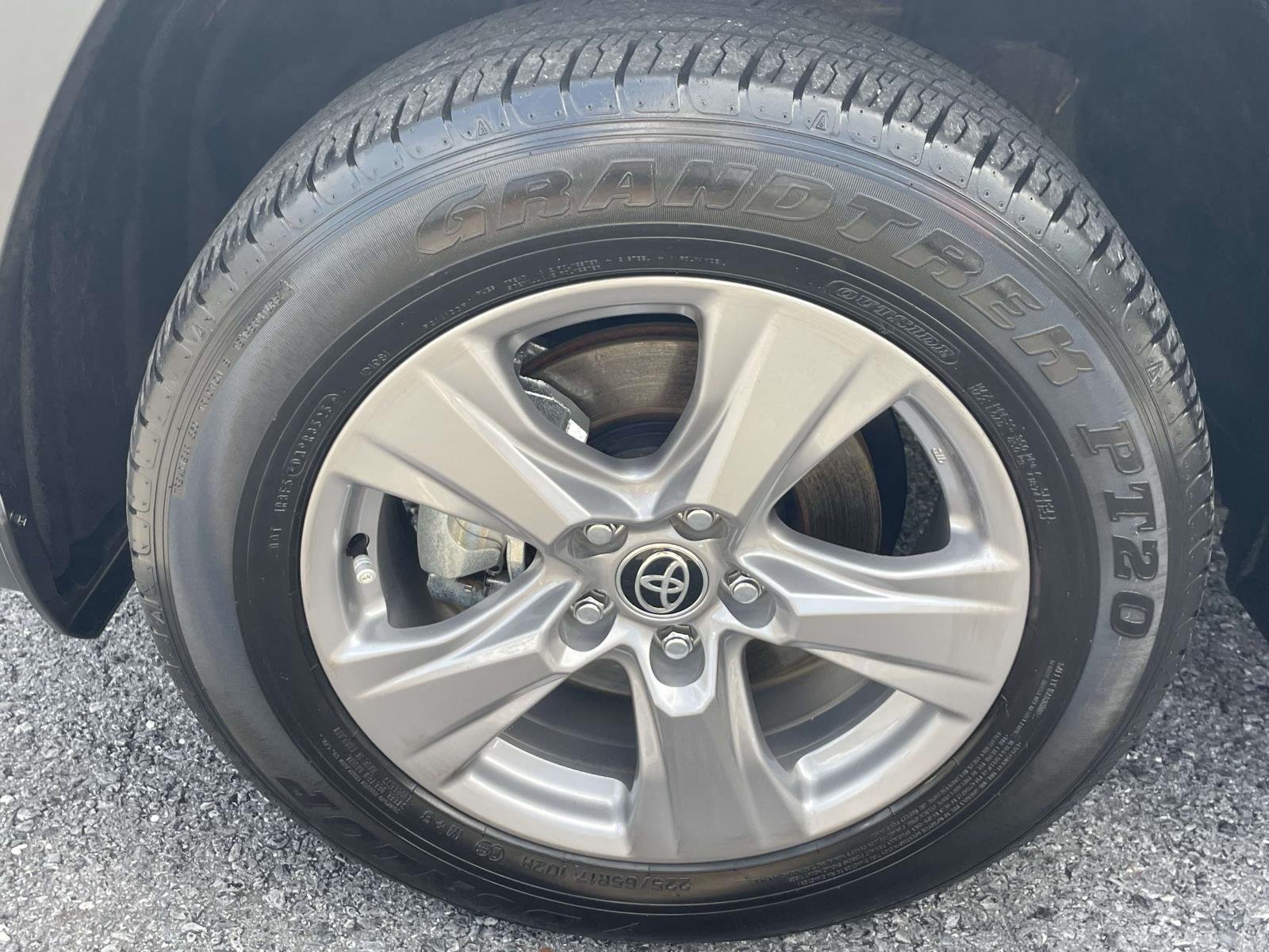 Used 2025 Magnetic Gray Metallic Toyota Hybrid XLE image 7
