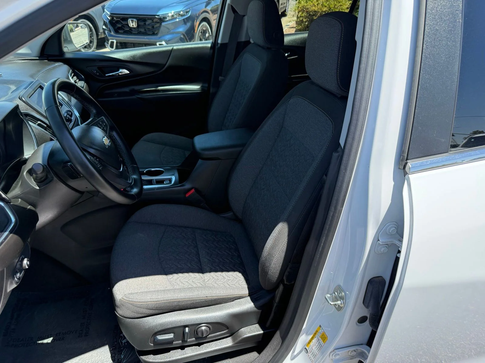 2024 Chevrolet Equinox LT - Photo 31