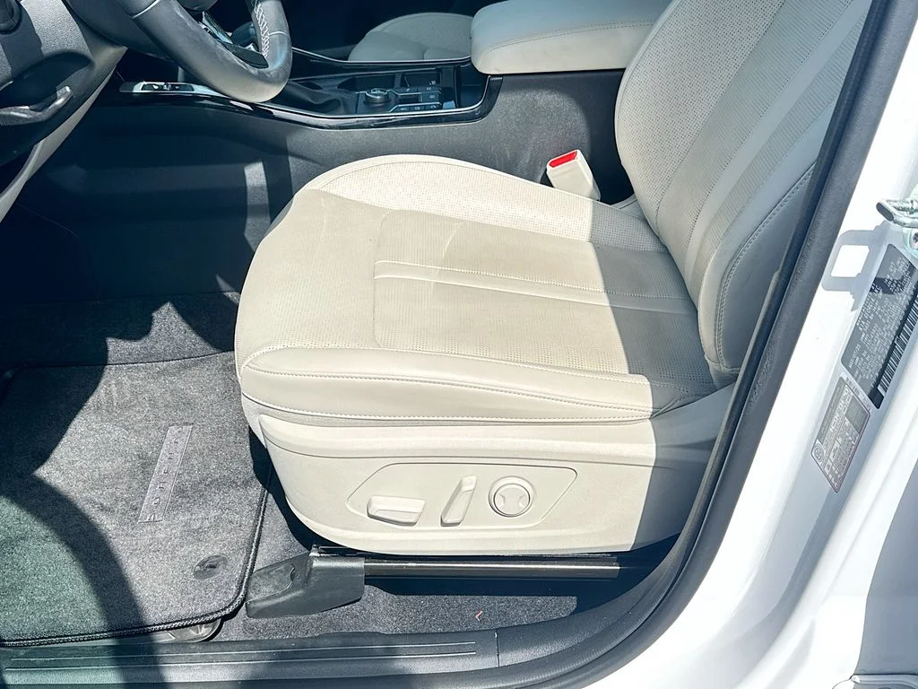 Used 2025 White Kia SX image 21