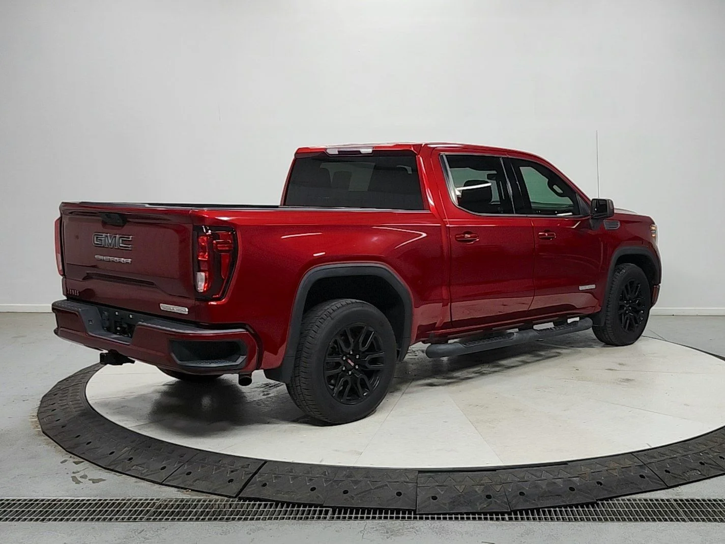 Used 2021 Red GMC Elevation image 7