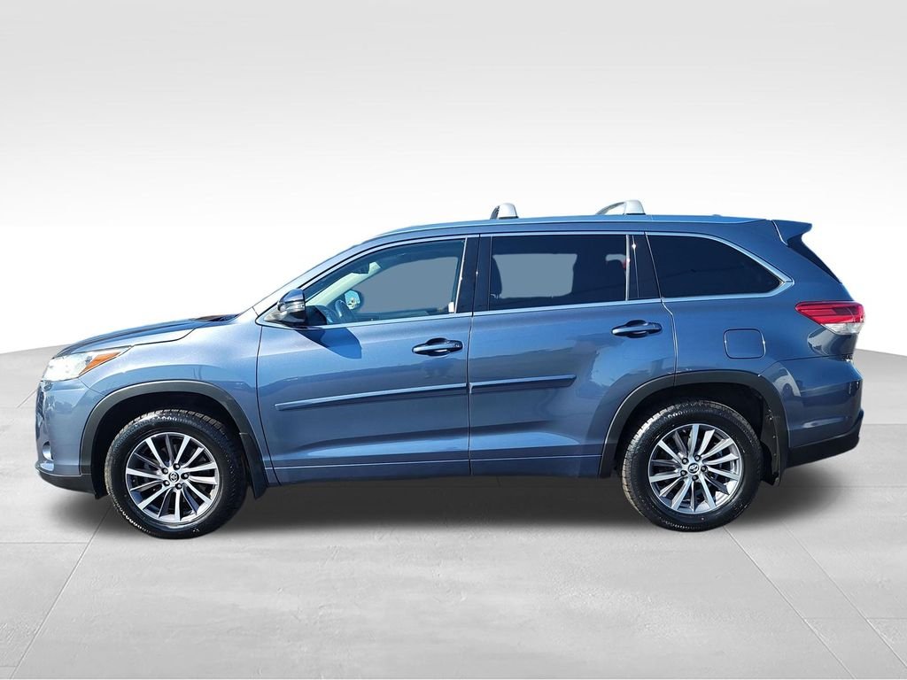 Used 2018 Blue Toyota XLE image 2