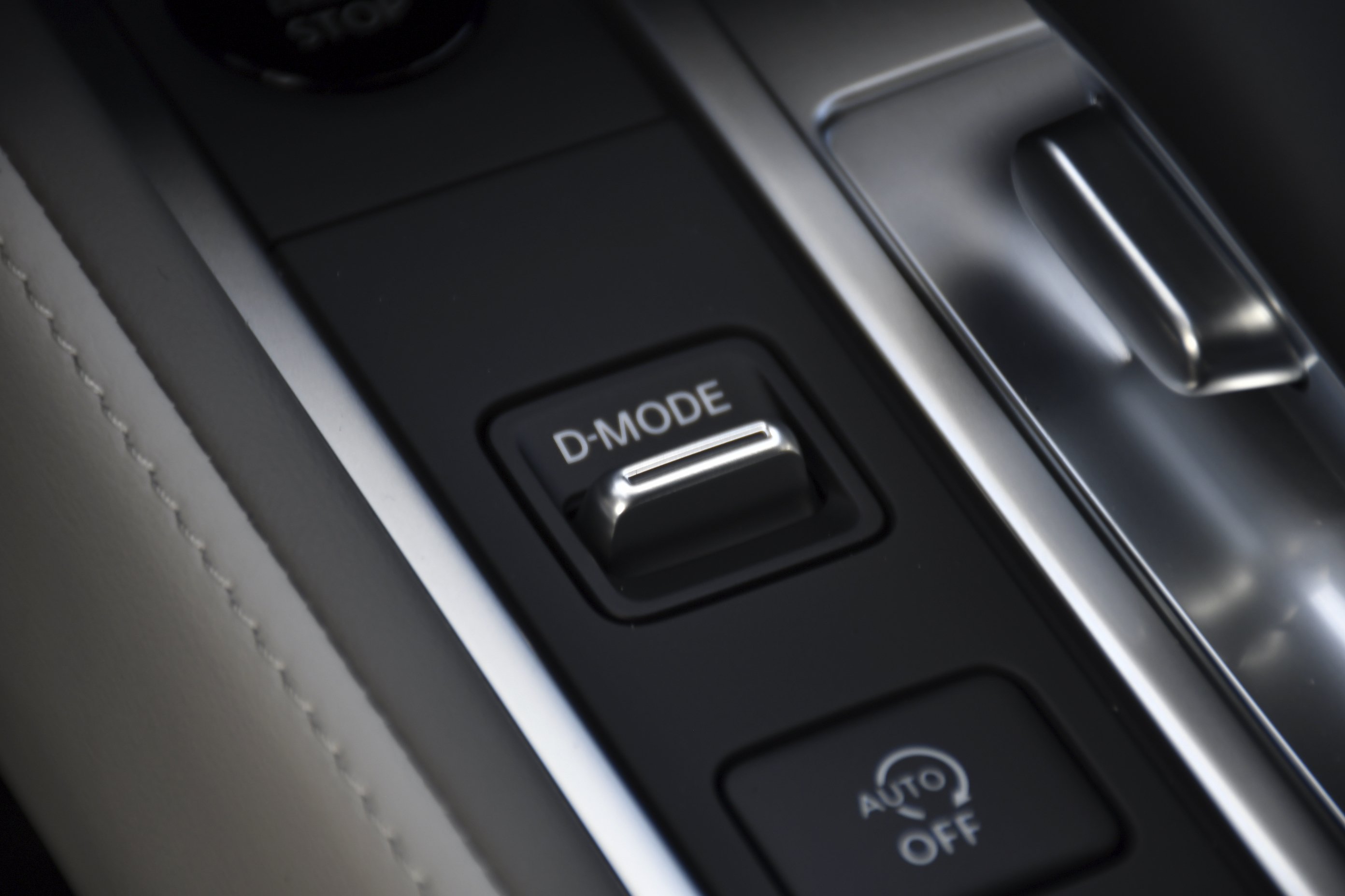 New 2027 GRAPHITE SHADOW INFINITI Luxe AWD image 15