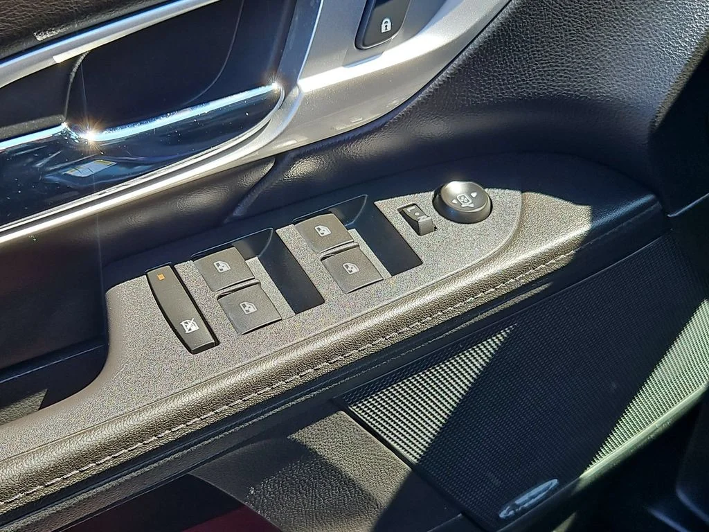 Used 2016 Iridium Metallic GMC SLT image 11