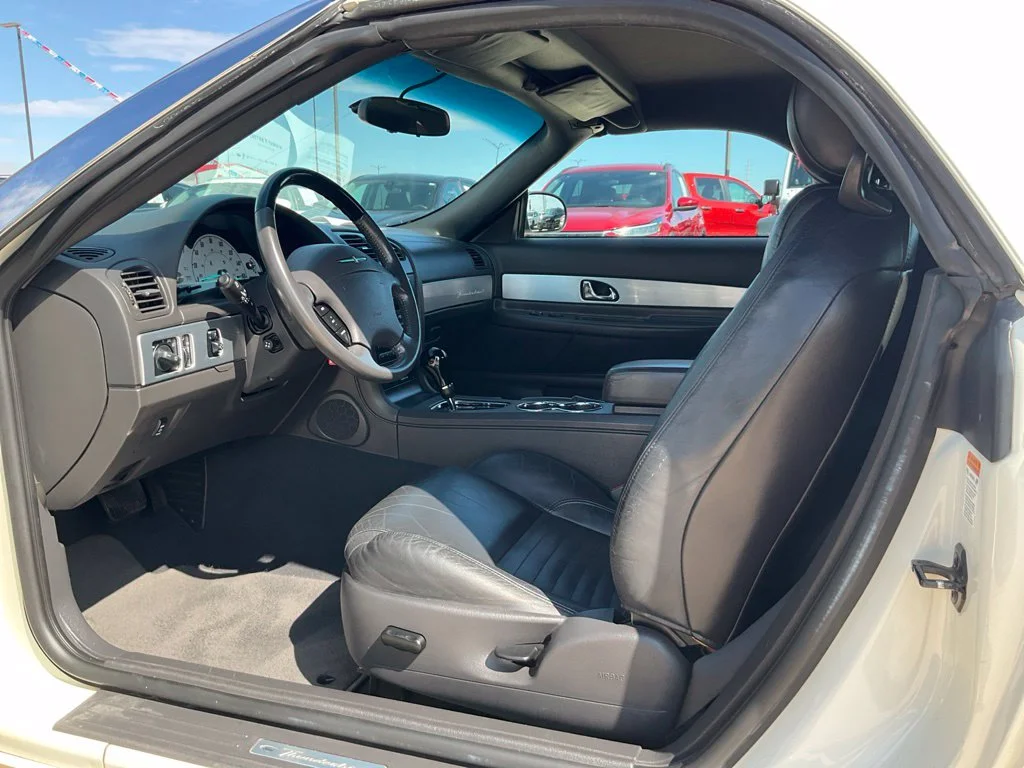 Used 2002 White Ford Base image 2