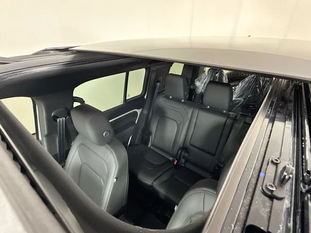 Used 2025 White Land Rover S image 14