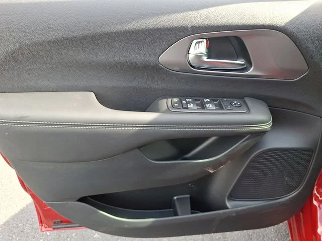 2026 Chrysler Voyager LX - Photo 11