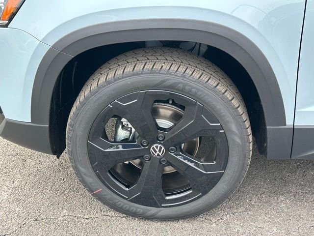 New 2026 Monument Gray W/Deep Black Roof Volkswagen 1.5T SE Black image 11