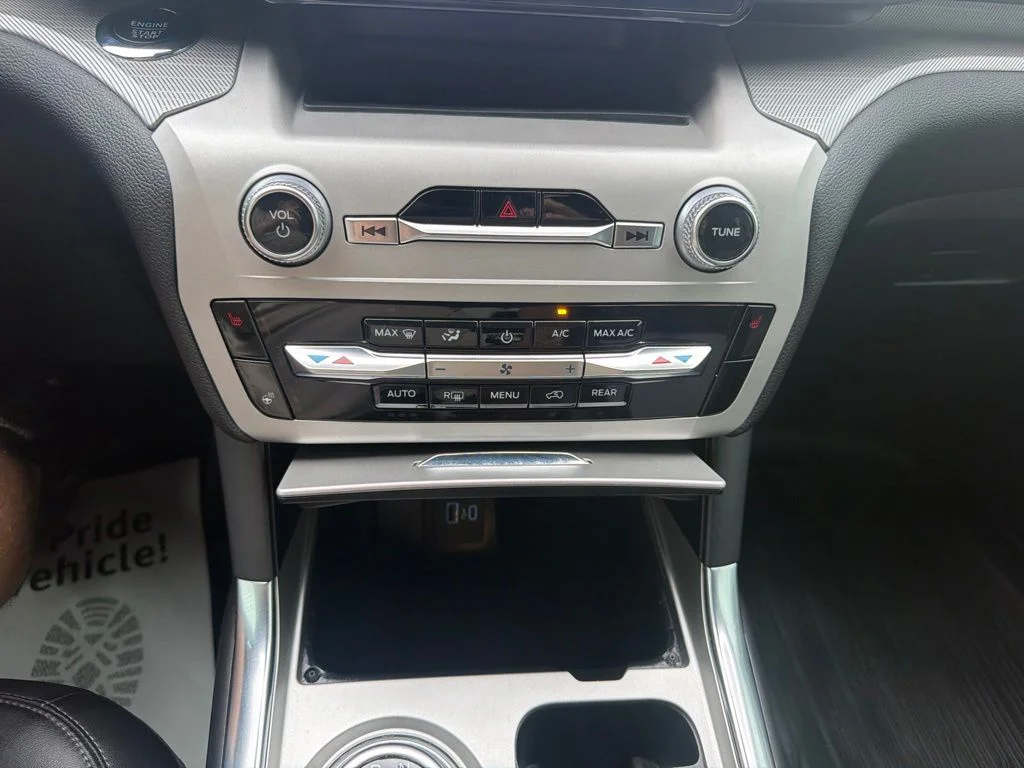 Used 2023 Black Ford XLT image 30