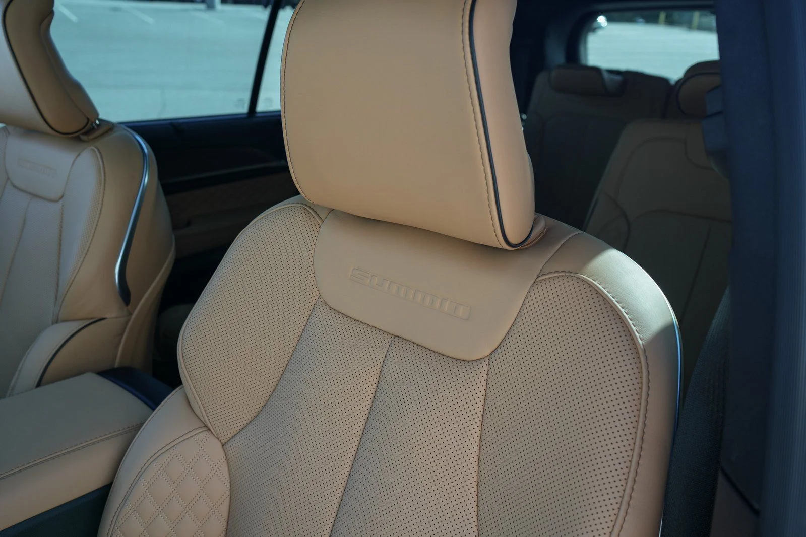 Used 2025 Gray Jeep Summit image 26