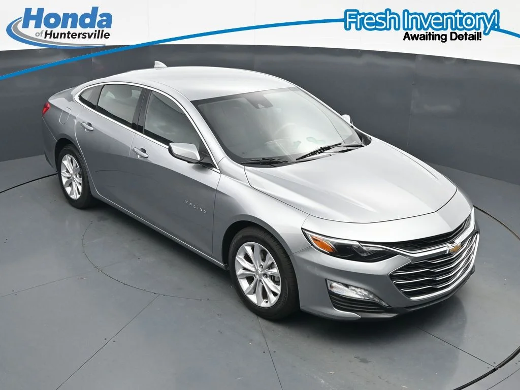 Used 2025 Sterling Gray Metallic Chevrolet LT image 18