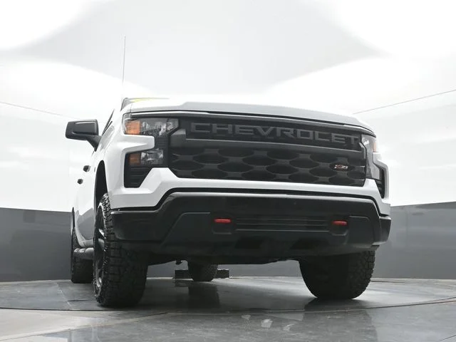 Used 2025 White Chevrolet Custom Trail Boss image 22