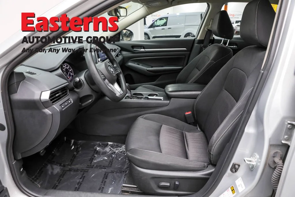 Used 2022 Silver Nissan 2.5 SV image 14