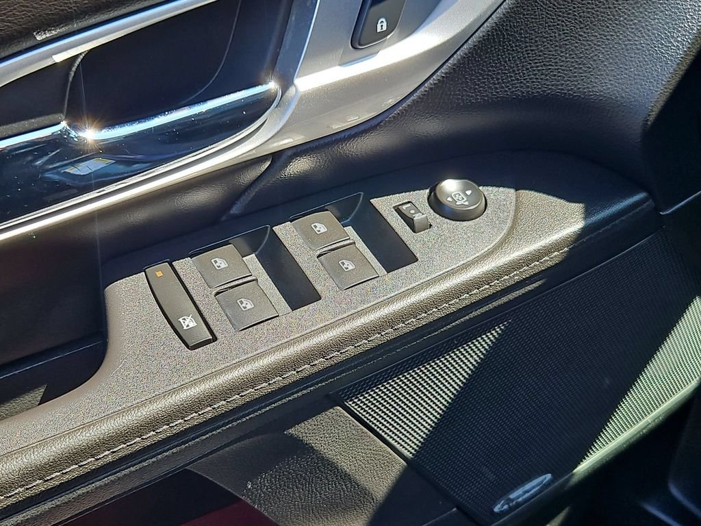 Used 2016 Iridium Metallic GMC SLT image 11
