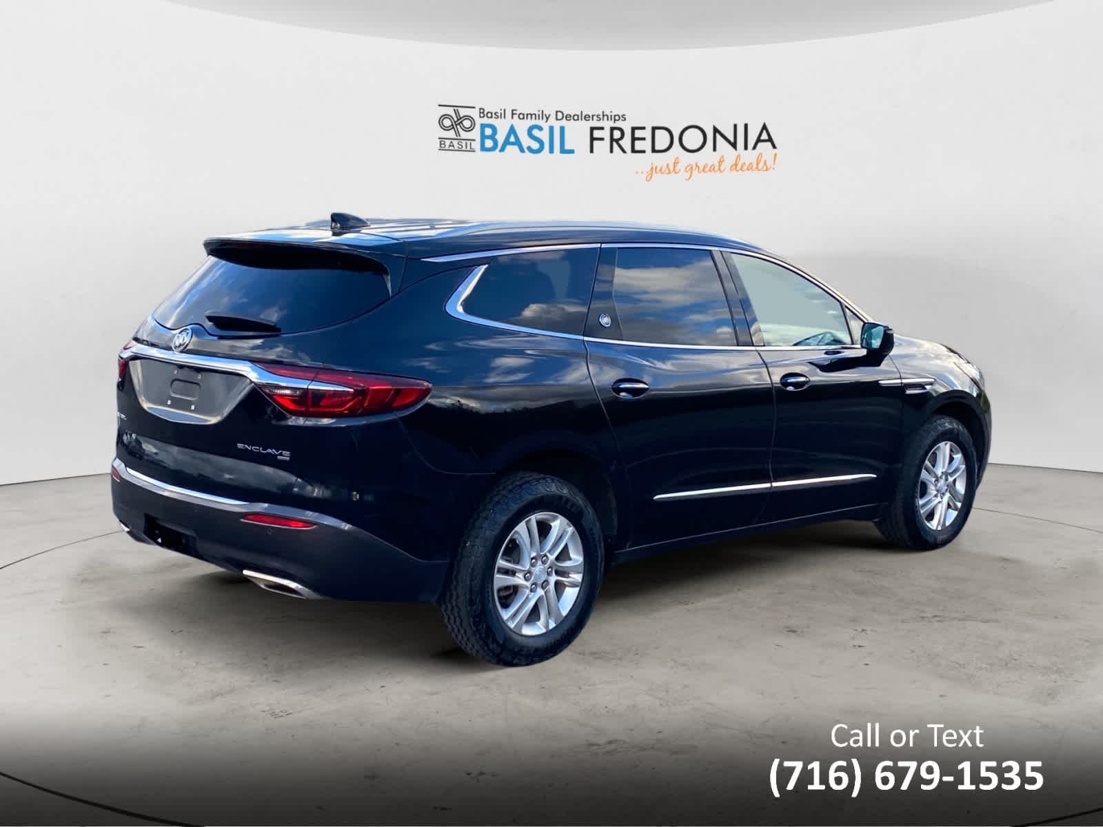 Used 2018 Includes Spectra Gray lower exterior accent color.) Buick Premium image 9