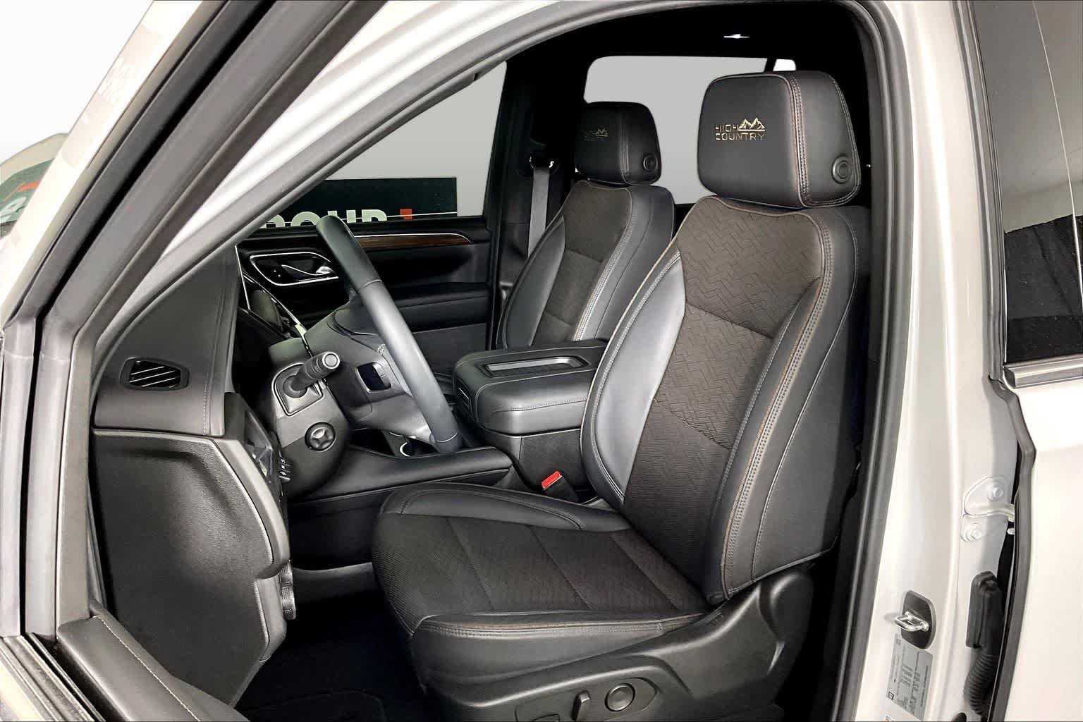 Used 2023 Iridescent Pearl Tricoat Chevrolet High Country image 8