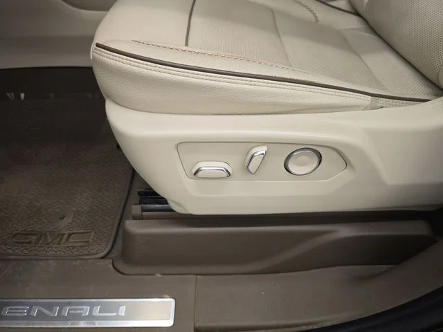 Used 2022 Onyx Black GMC Denali image 41
