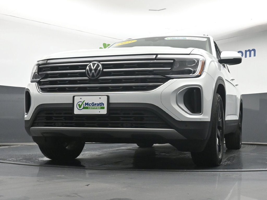 Used 2025 White Volkswagen 2.0T SE w/Technology image 7