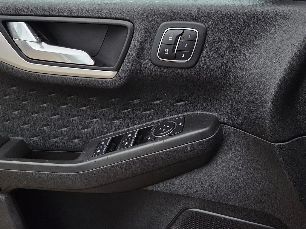 Used 2020 White Ford SEL image 19