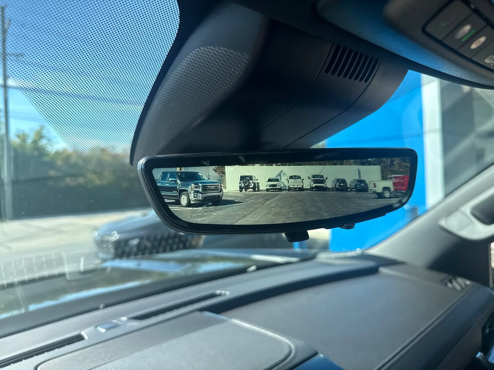 2026 GMC Yukon Denali - Photo 16