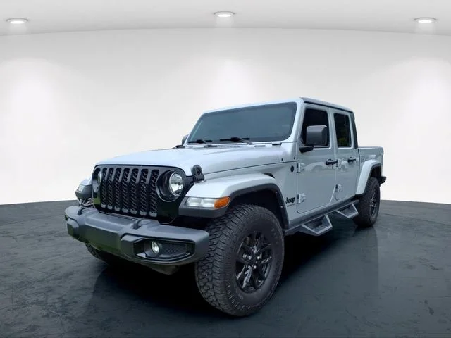 Used 2022 Silver Jeep Sport image 3