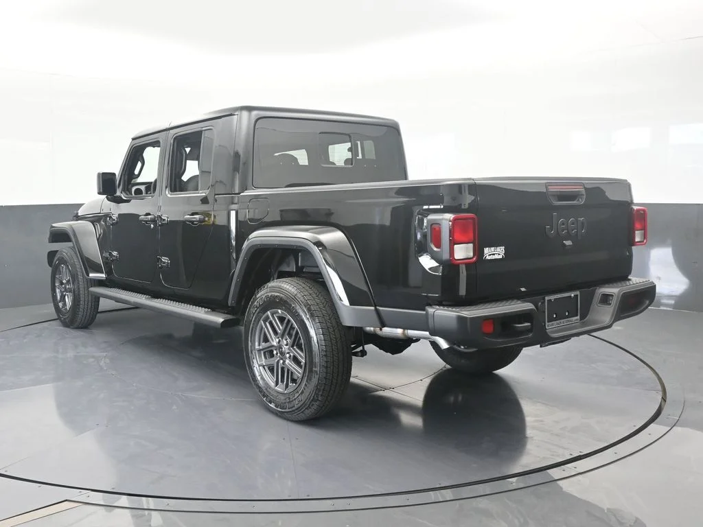 New 2026 Black Clear-Coat Exterior Paint Jeep Sport S image 4
