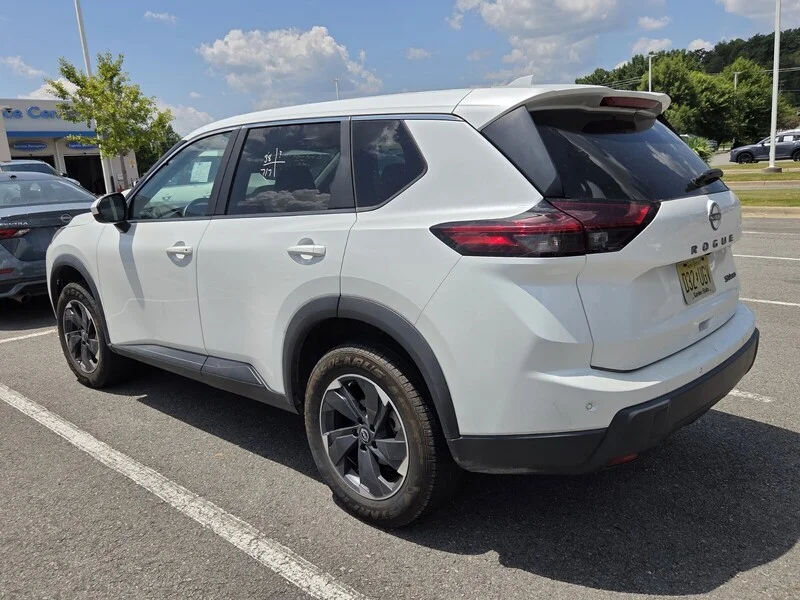 Used 2024 White Pearl NISSAN SV image 3