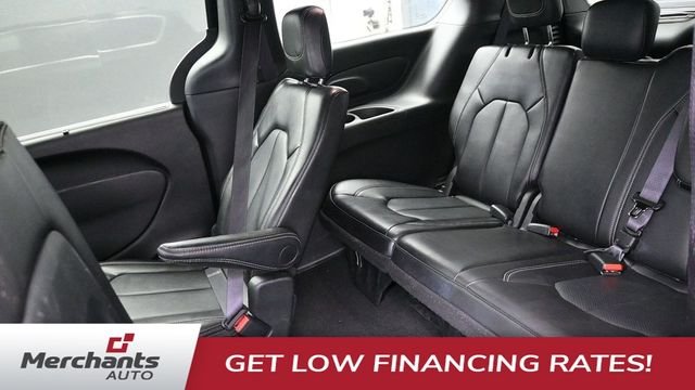Used 2025 Black Chrysler Select image 14