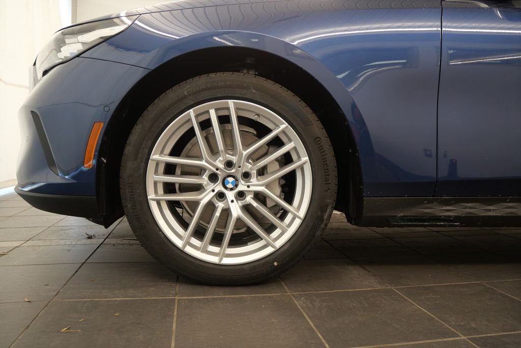 2025 BMW 5 Series 530i - Photo 3
