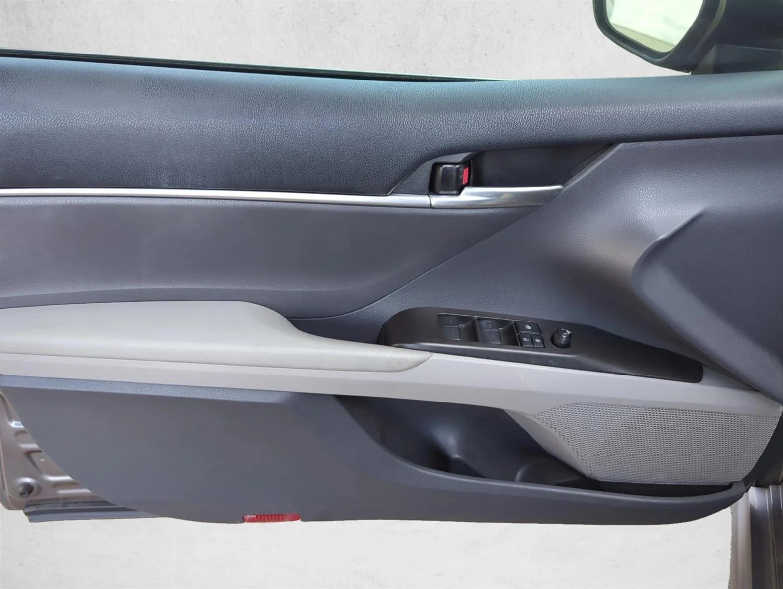 Used 2022 Predawn Gray Mica Toyota Hybrid SE image 7