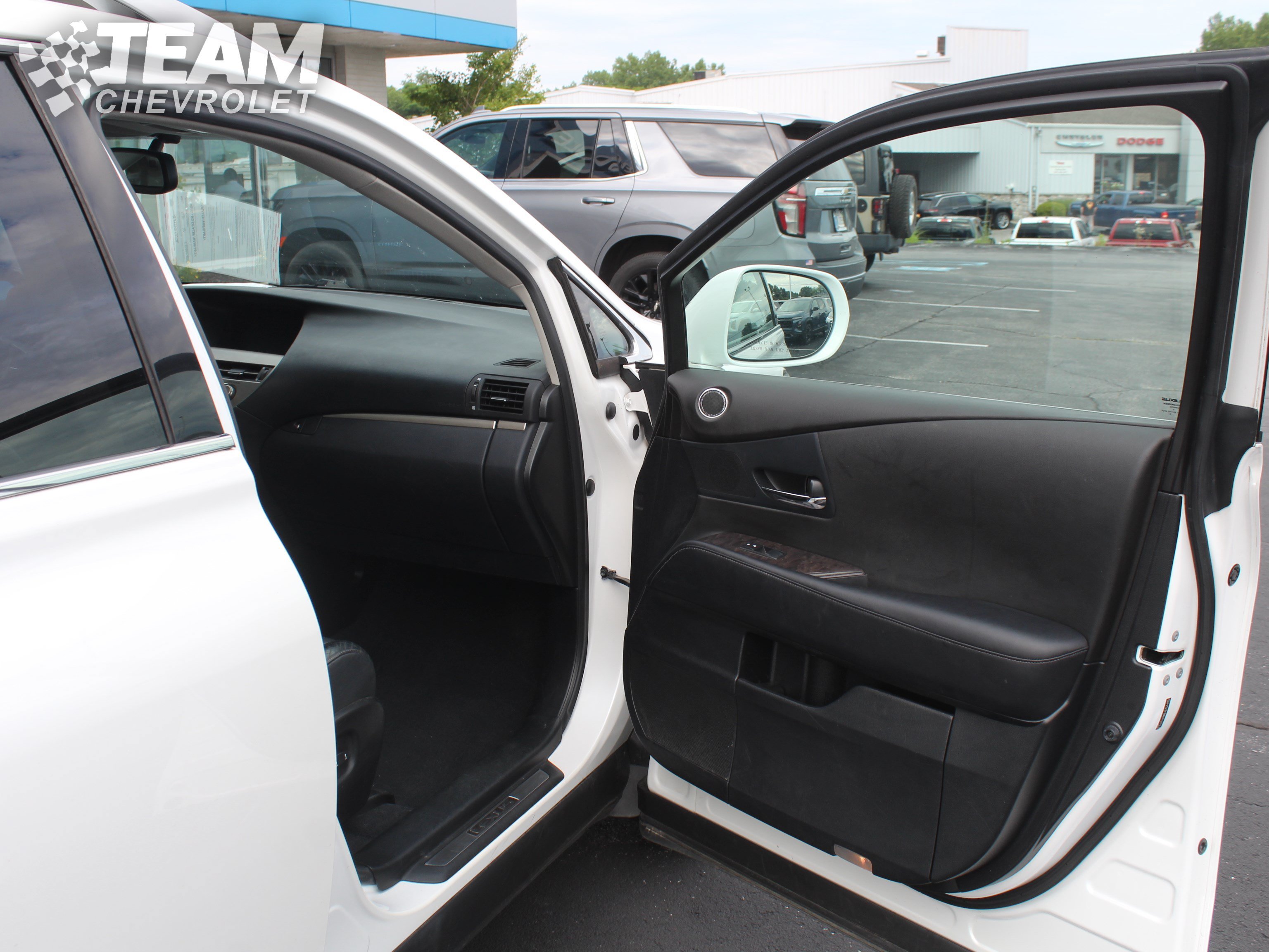 Used 2015 White Lexus  image 28