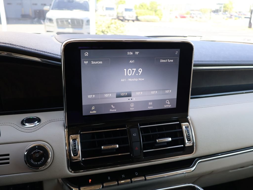 Used 2020 White Lincoln Reserve image 24