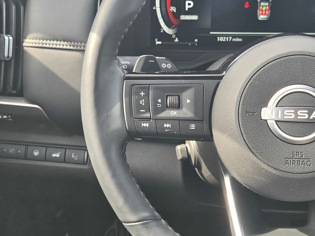 Used 2025 Black Nissan Platinum image 27